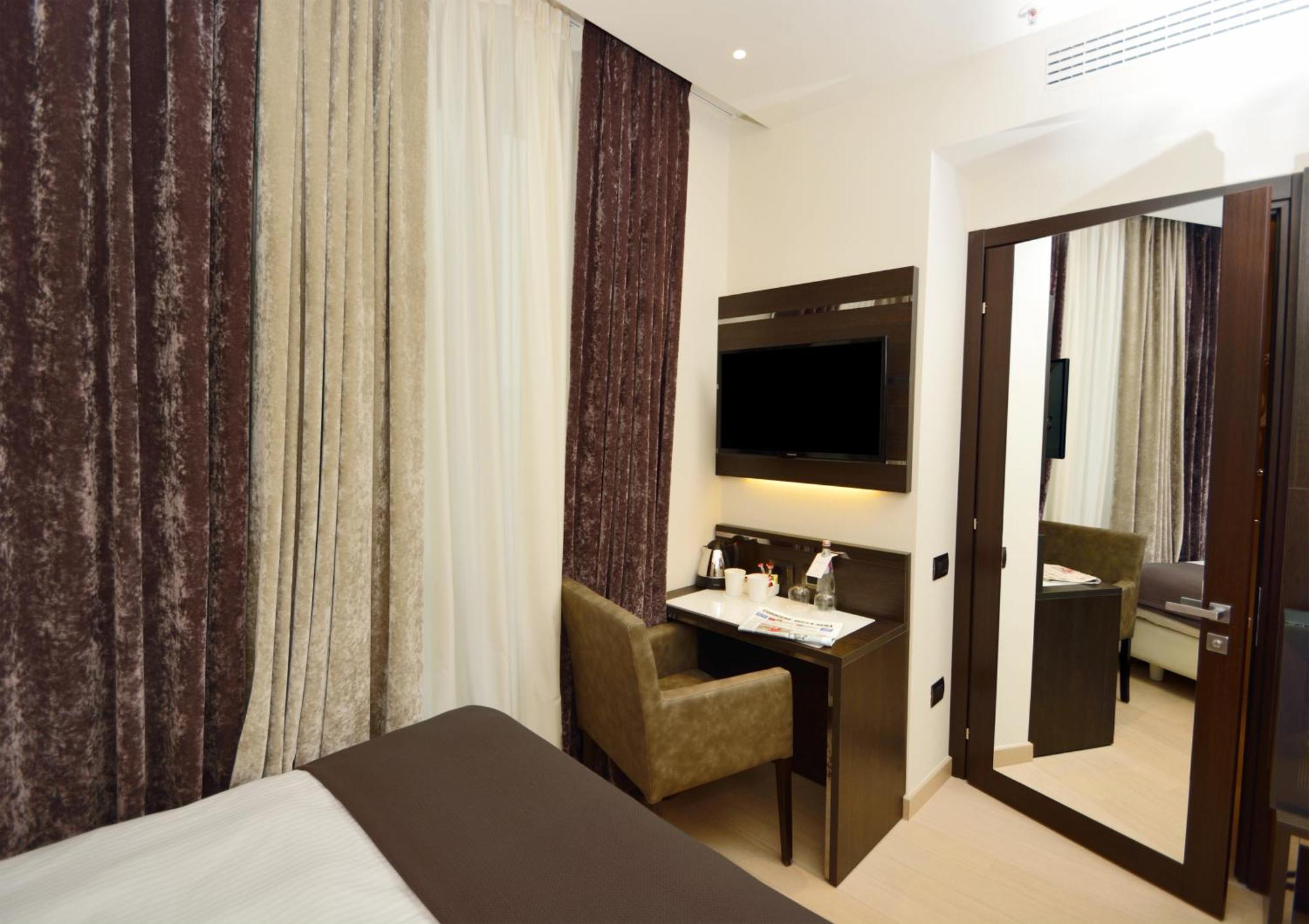 Hotel The Square Milano Duomo Esterno foto