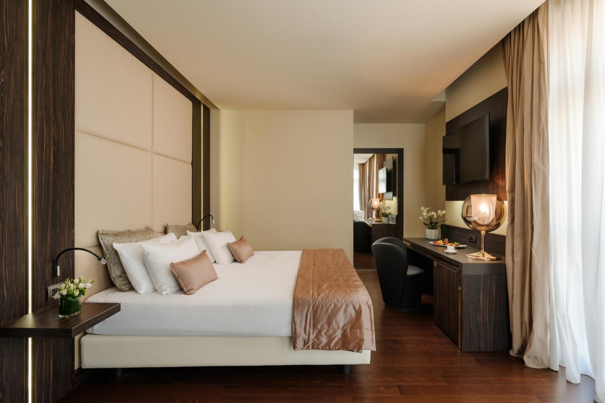 Hotel The Square Milano Duomo Esterno foto