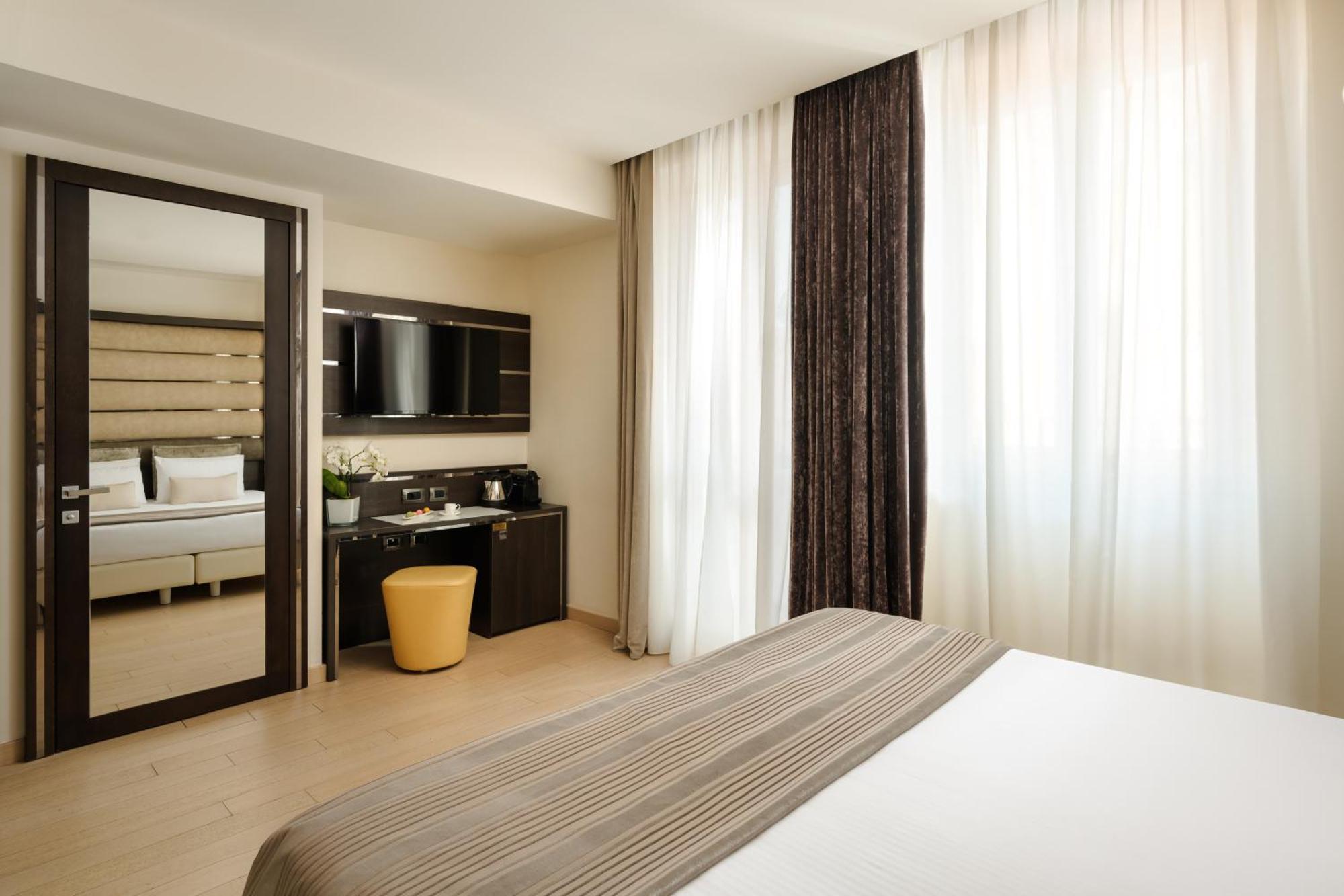 Hotel The Square Milano Duomo Esterno foto